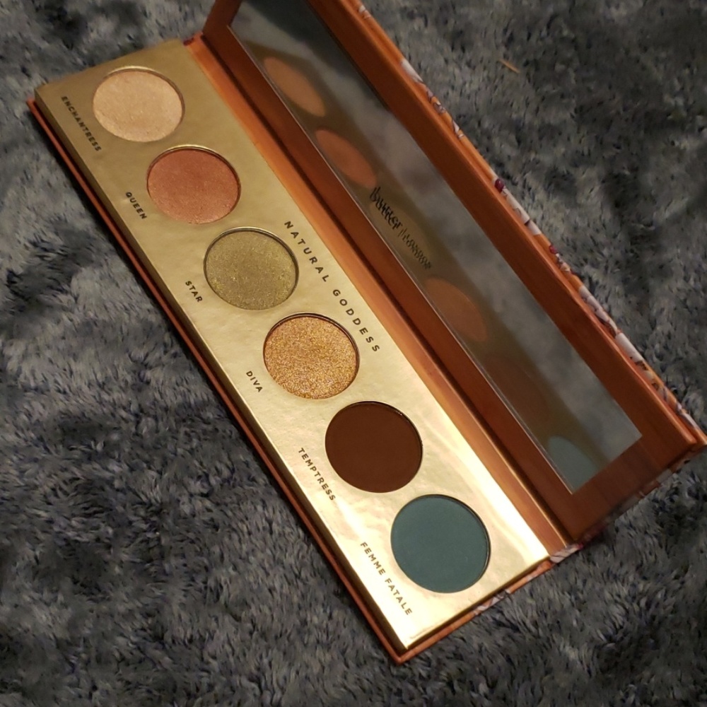 Eyeshadow palette